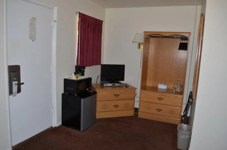 Airport Inn