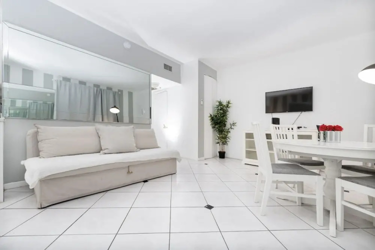 Collins Beach Apartments