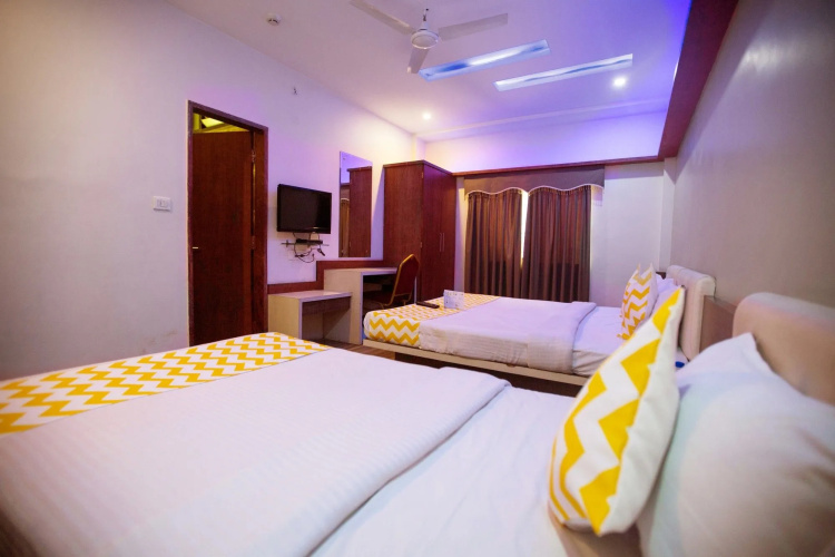 FabHotel Bee Town A.B Road
