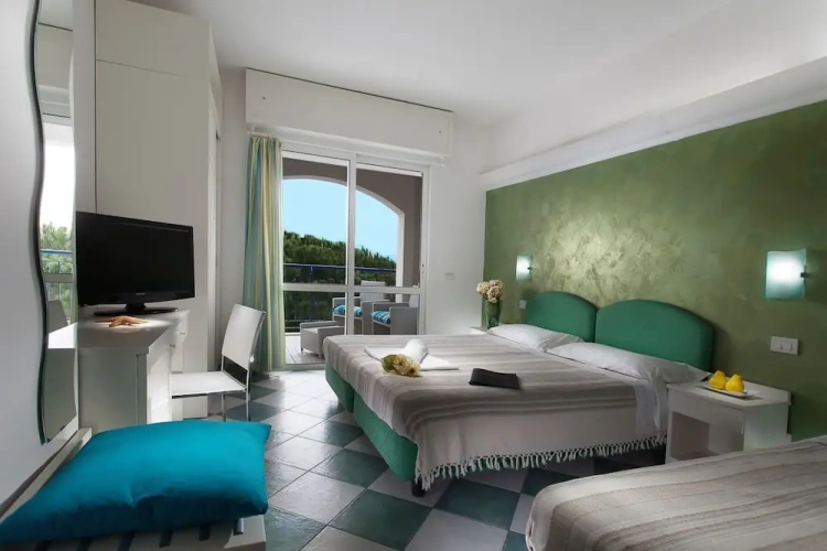 Superior Quadruple room with balcony and beachfront
