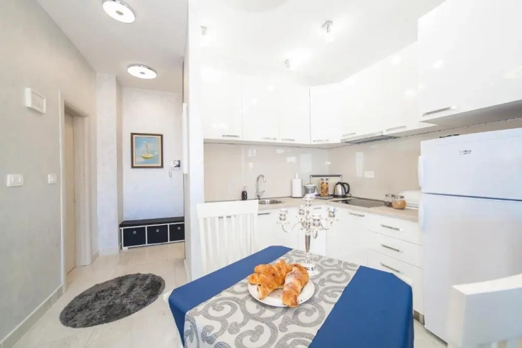 1 Bedroom Luxury Apartment with sea view
