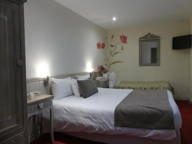 Standard Double room with city view