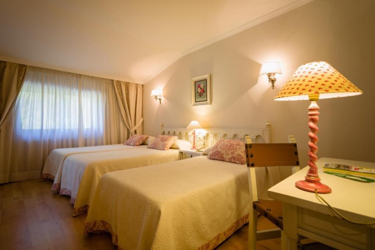 Standard Triple room with sea view