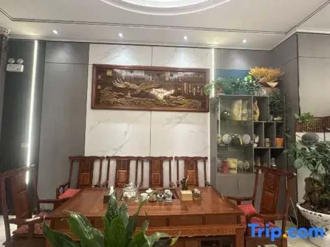 Qujing Qingyi Business Hotel