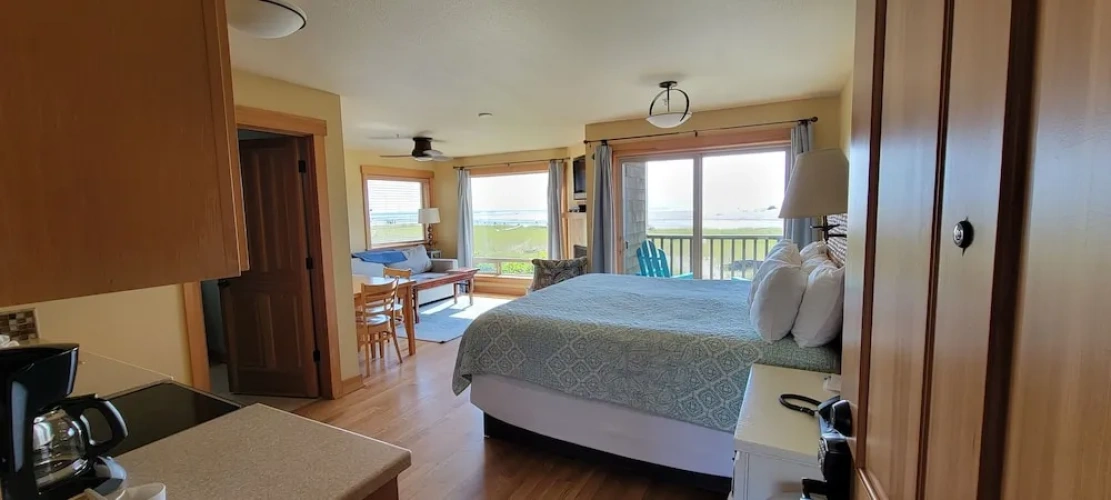 Studio with balcony and with view