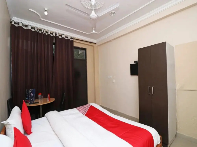 Hotel Reeva By OYO Rooms