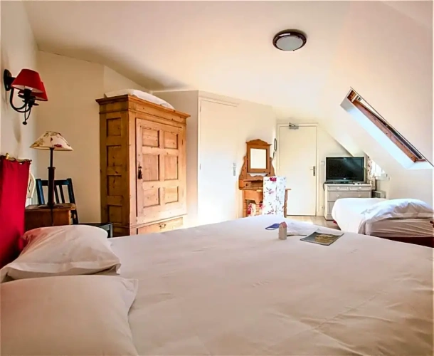 Standard Triple room