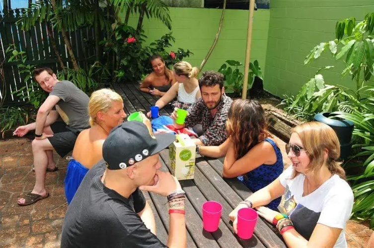 Nomads Esplanade Backpacker