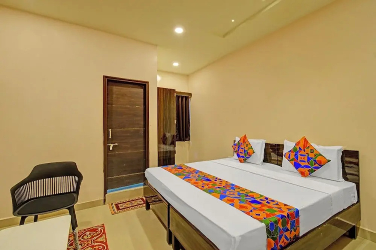 Fabhotel Ab7 Stays