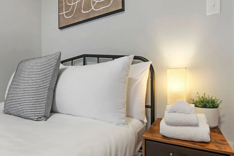 Harmonious 2BR Apt - Lockwood 3