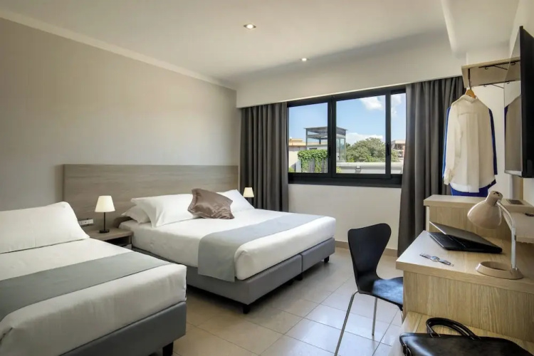 Simon Hotel Aprilia