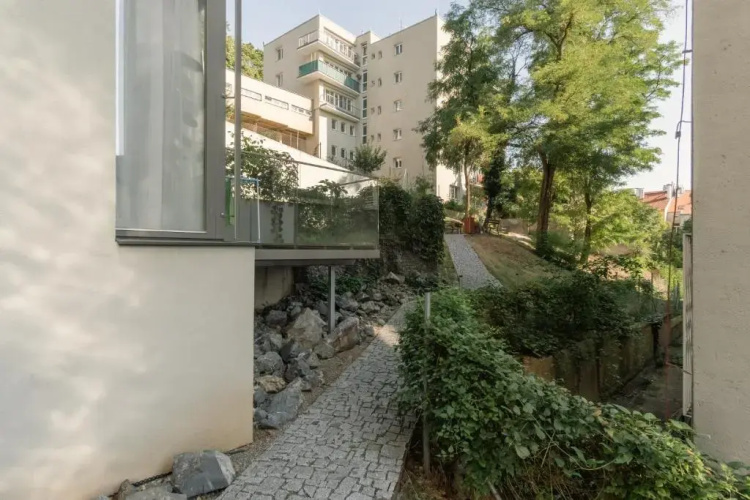 Spacious Studio in Smíchov by Prague Days