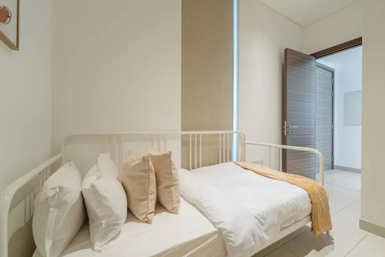 Marco Polo - Stunning 2BR with Burj View, Spacious Gym & Pool