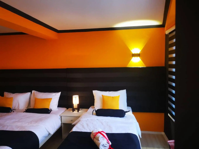 Small Luxury En suites ELEONOR