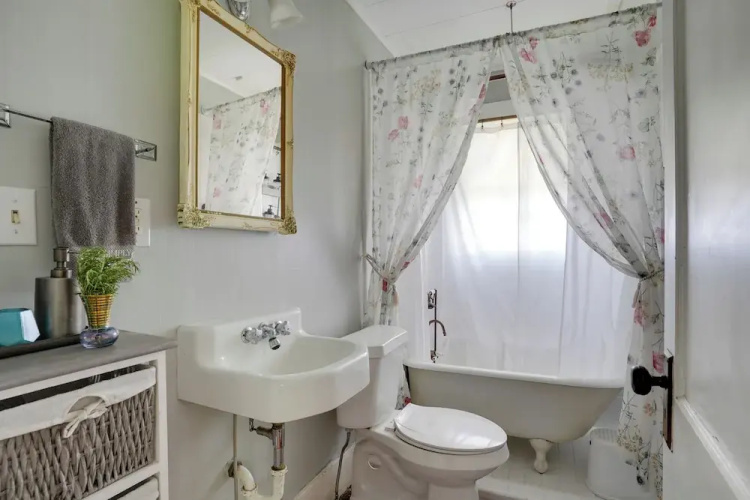 'carousel Cottage:' North Chattanooga Home!