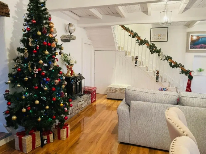 4 Bedrooms Cottage