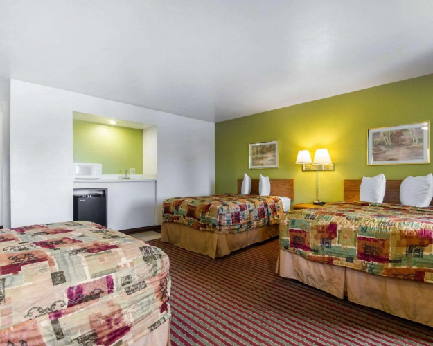 Econo Lodge Madison East
