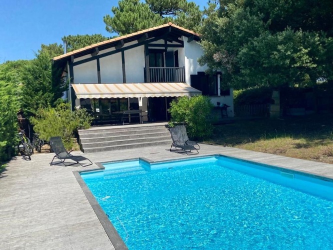 4 Bedrooms Cottage
