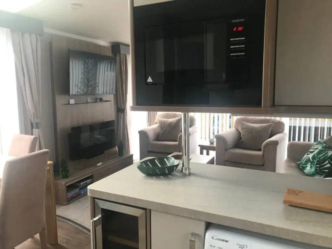 2 Bedrooms Chalet