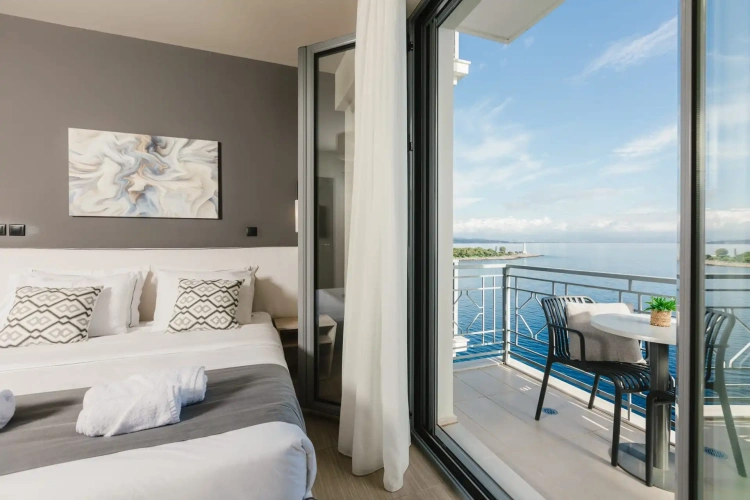 Deluxe Double room with balcony and with sea view