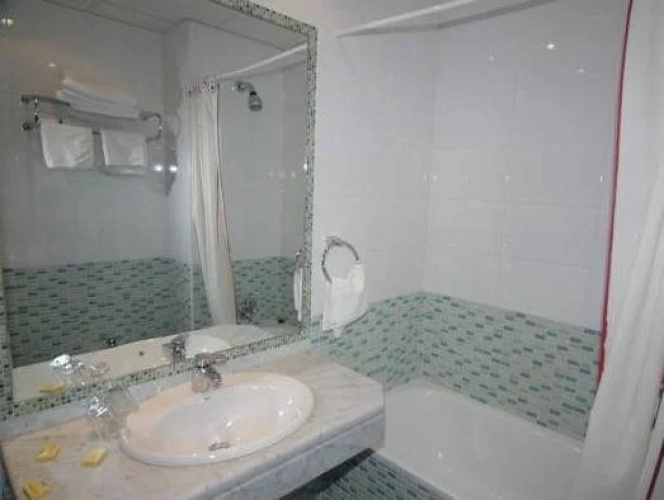 Hostal Ivor y Hostal Mayrit