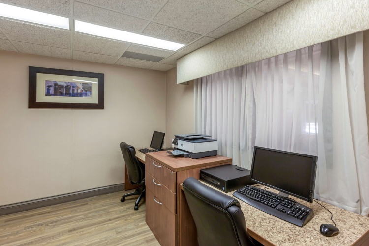 Best Western Plus Burlington Inn & Suites photo 8