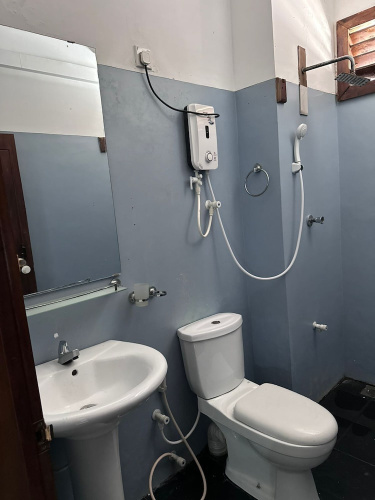 Serrena Airport Guest House - Colombo