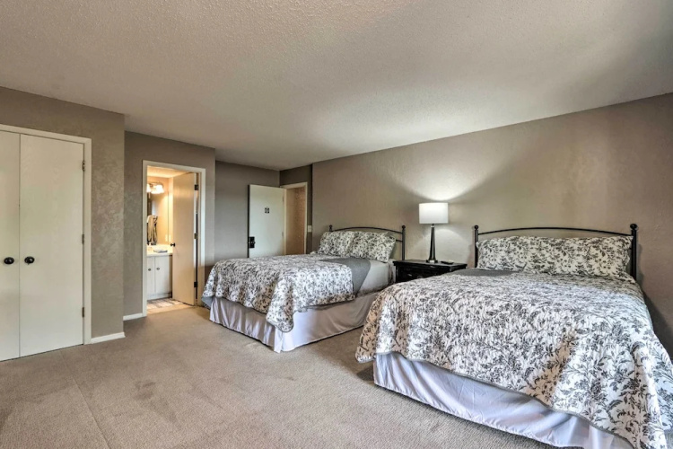 1 Mi To Margaritaville! Cabin W/ Resort Perks - Sunrise Beach, MO