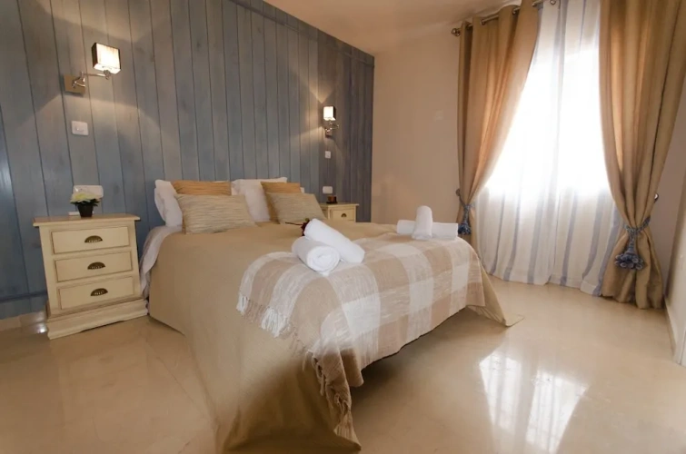 2 Bedrooms Cottage