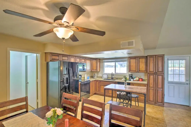 Near Golf & Entertainment! Gilbert Family Getaway