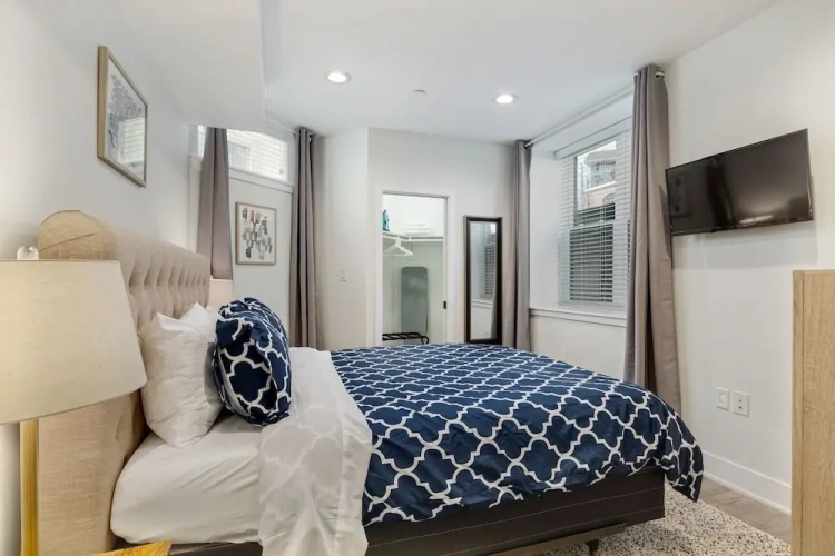 3 Bedrooms Apartment