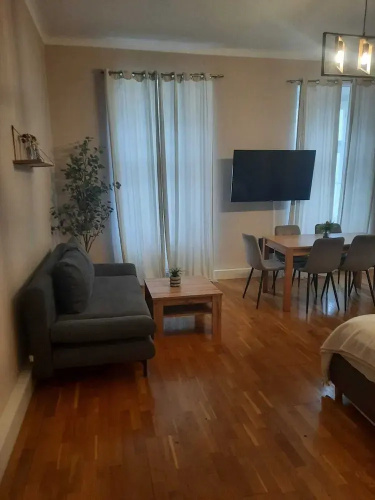 Bright 2BR Apartment Near Main Sights
