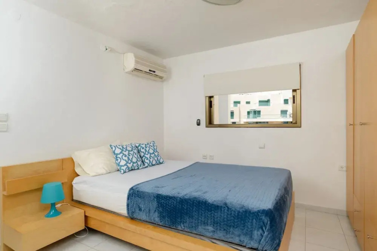 3BR Apt Steps from Sea W Parking