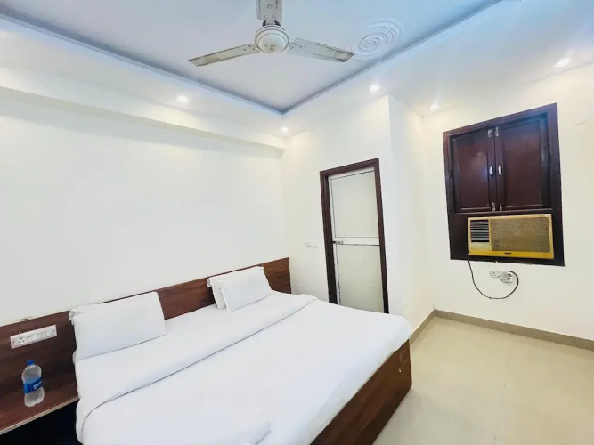 Roomshala Hotel Pub G