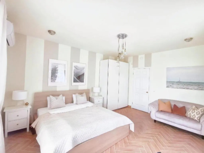 Bellevue Apartment with AC & heating & terrace