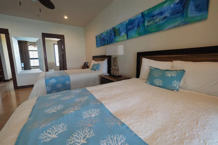 Crocs Resort Oceanfront Penthouse Jaco