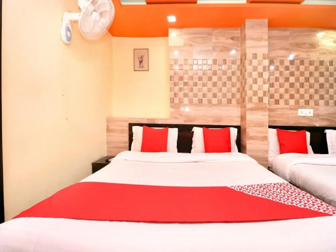 Oyo 35878 Hotel G Glossy
