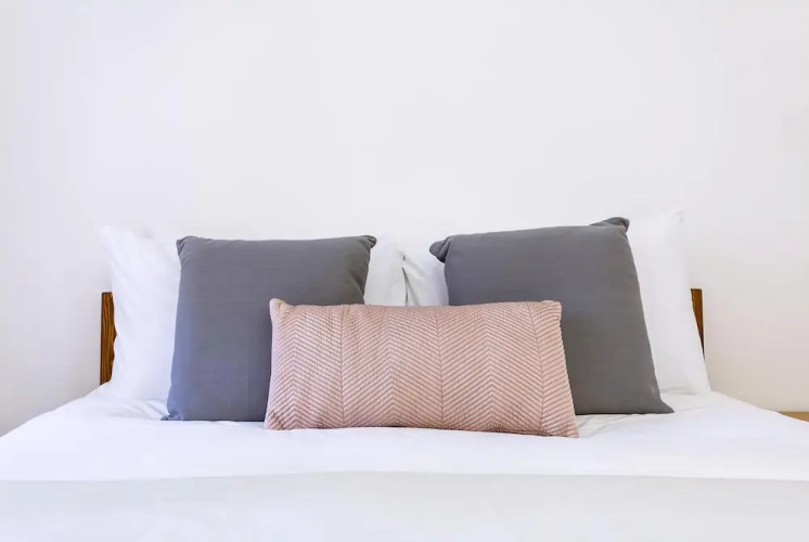 Bright & Comfortable Angel Apartment