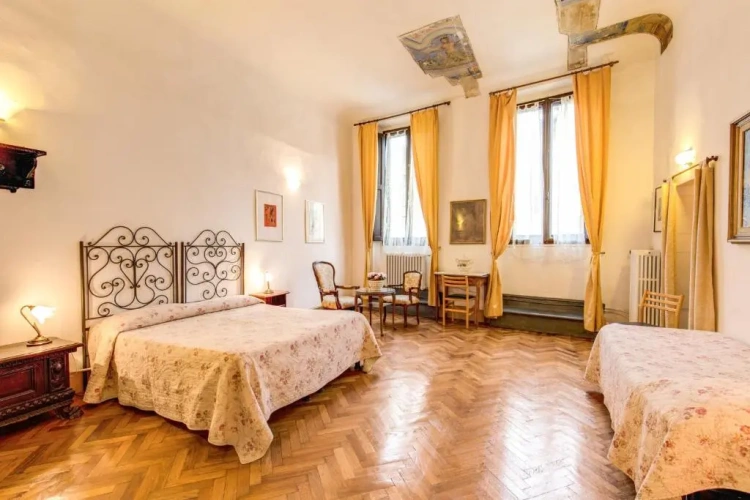 Standard Triple room