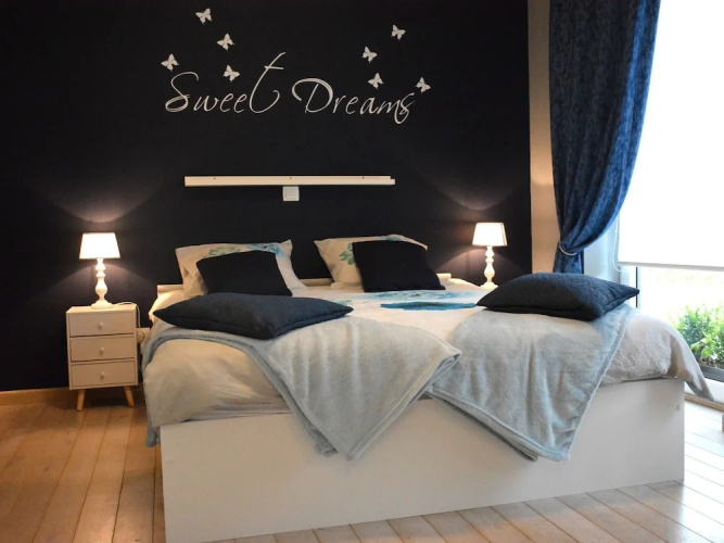 Luxurious Villa in Beauraing With Garden