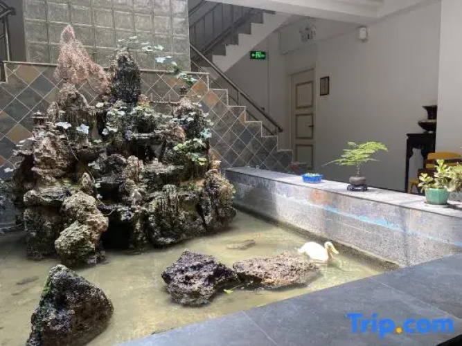 WWR hostel & cafe （old town branch）