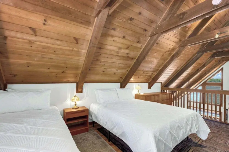 Boondock Bliss - Lakefront, Private Dock Sleeps 15!