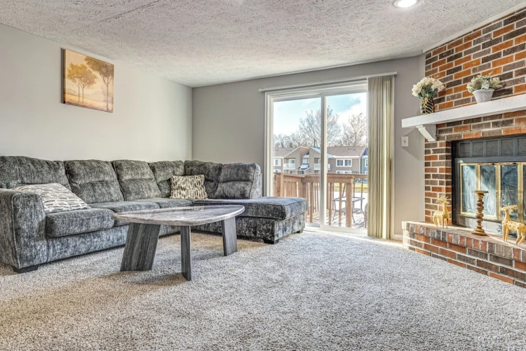 2 Bedrooms Apartment