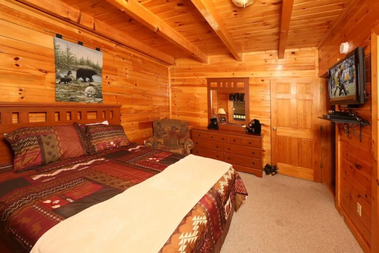 Bear Heaven - Two Bedroom Cabin