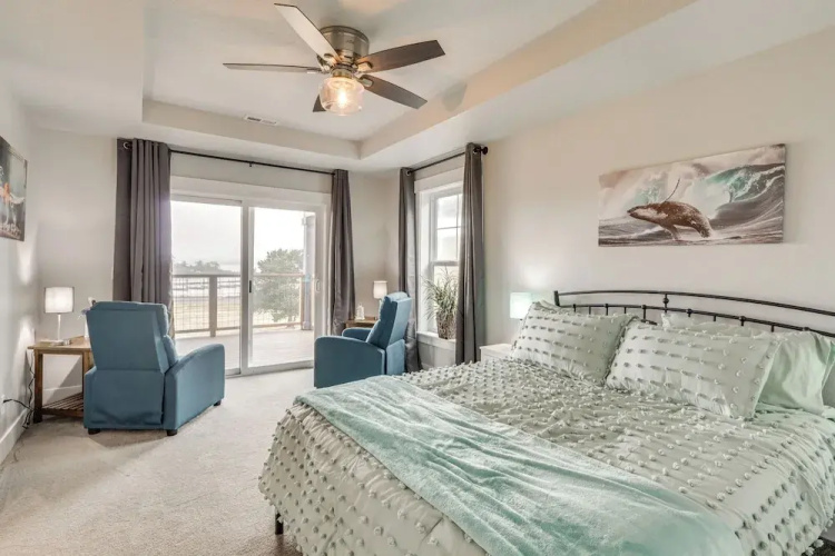 Columbia River Views: Spacious Hammond Getaway!