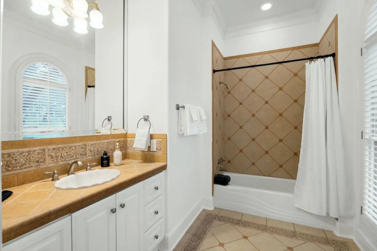 Chic & Secluded 4 BDR in Desirable Tarrytown!