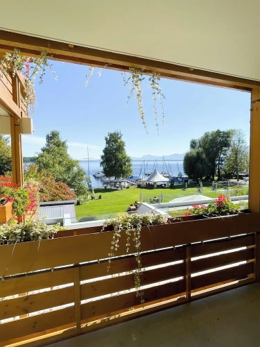 Standard Single room with balcony and with lake view