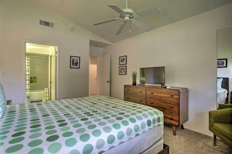 2 Bedrooms Apartment