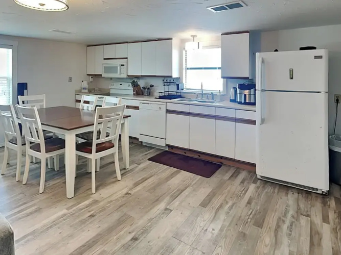 Surfside Beach Bungalow by Ryson Vacation Rentals