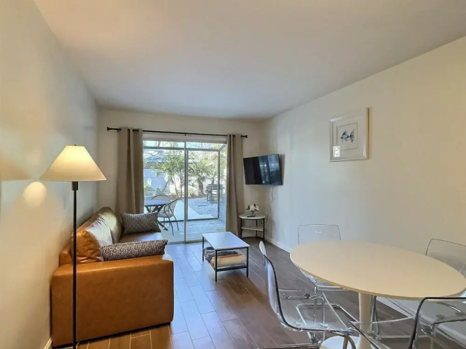 Holiday House 2